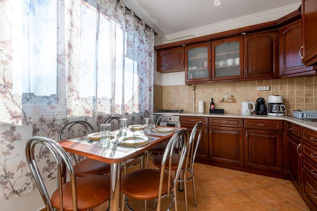 Apartamento Spacious And Bright Flat Between Airport & Center Budapest Exterior foto