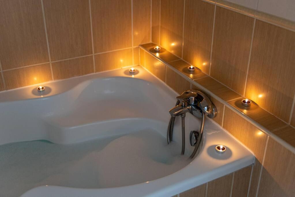Apartamento Spacious And Bright Flat Between Airport & Center Budapest Exterior foto