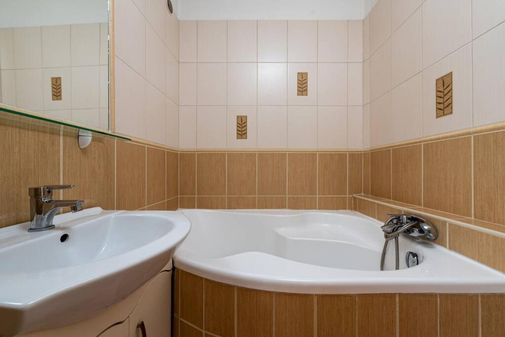 Apartamento Spacious And Bright Flat Between Airport & Center Budapest Exterior foto